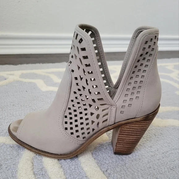 Jessica Simpson Peep Toe Shooties - Picture 3 of 12
